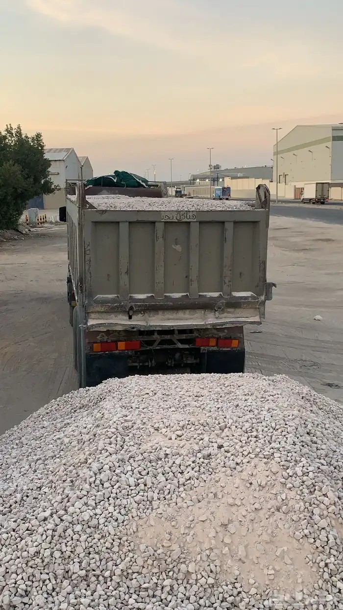 يوجد لدينا تريلات قلابات لتوريد بحص بسكور صبيز 0