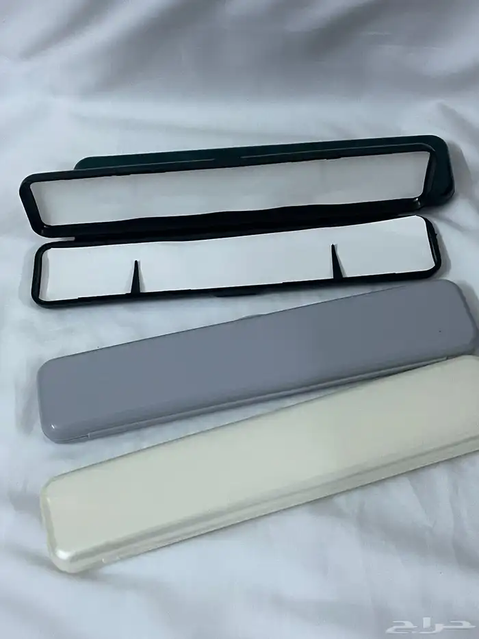 علب ساعات وسبح واساور بلاستيك 1