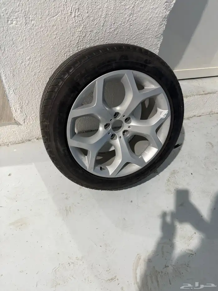 جنط BMW كروم الاصلي مع الكفر للبيع 2