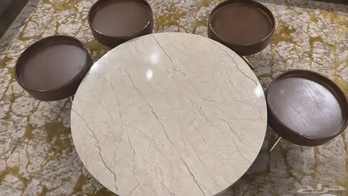 كنب مع طاوله مع ستاره مقاس الكنب 4 في 4 شبه جديد 2