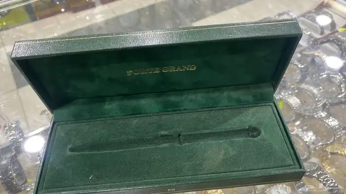 علب اقلام مفرد جلد فاخرة صغيرة وكبيرة بريالين العلبة 10