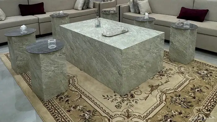 طاولة كبيرة و6خدمه وبطولتين جانبيتين 0