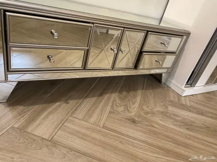 طاولة تلفزيون 7