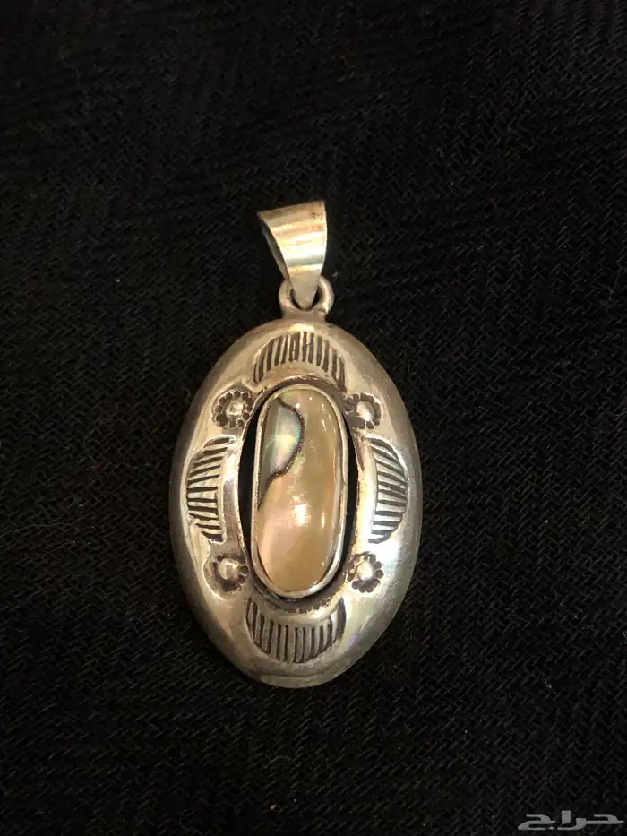 تعليقات من الفضة مختومة بتصميم معروف وبأحجار مختلفة 7