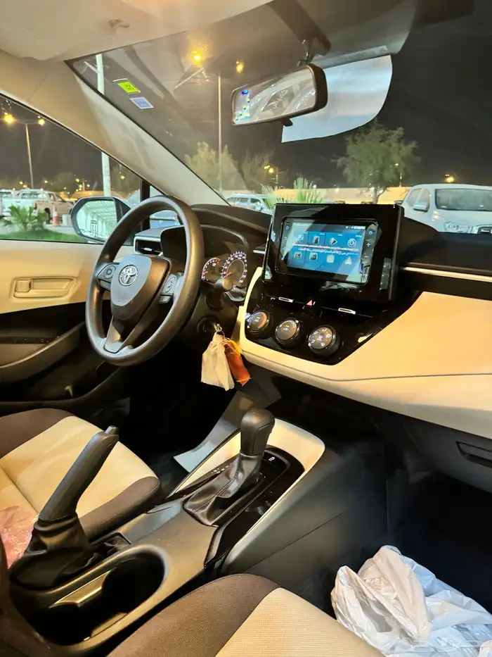 2025 كورولا طيس XLi 1.5 10