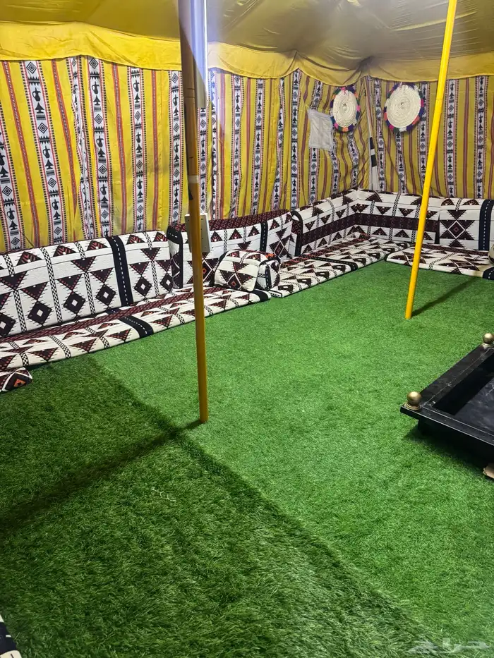 خيمة مع مخدات مع مدخنه مقاس 4 6 2