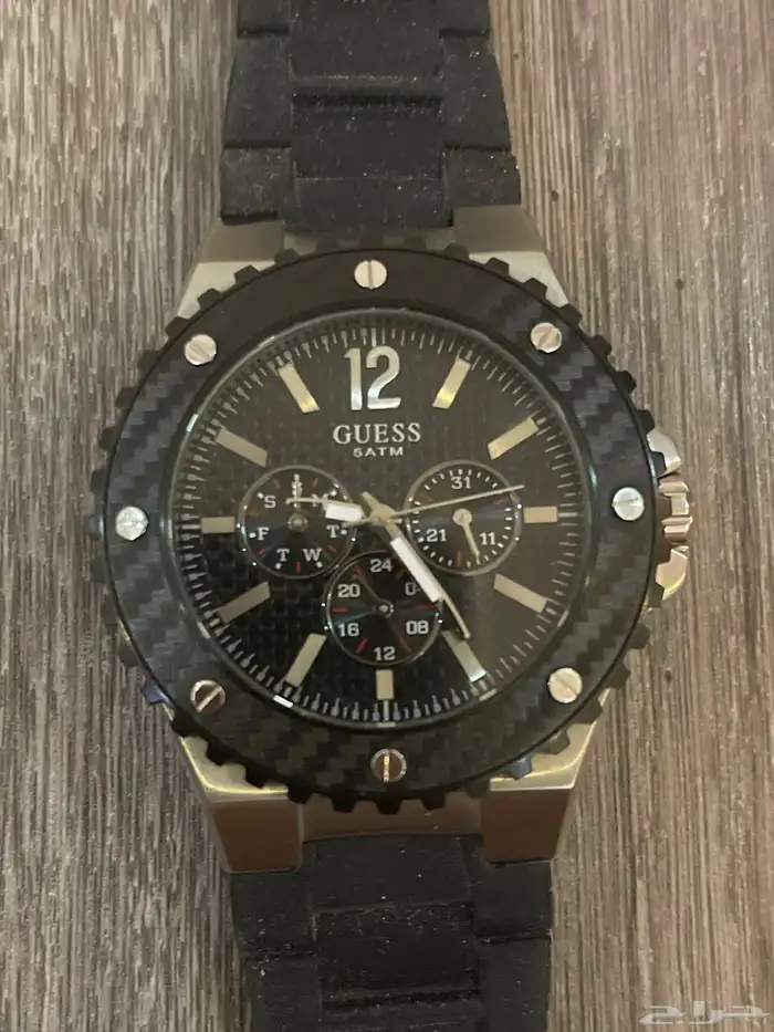 ساعة للبيع الماركه GUESS 1