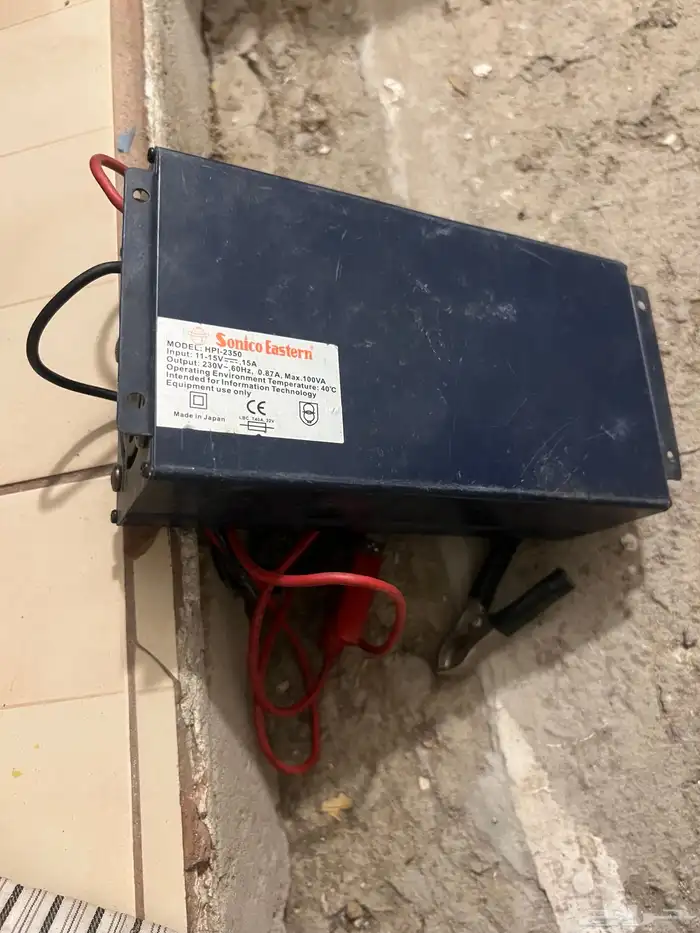 محول ياباني قديم من12 v الى 220 v 0
