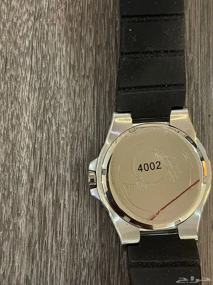 ساعة للبيع الماركه GUESS 2