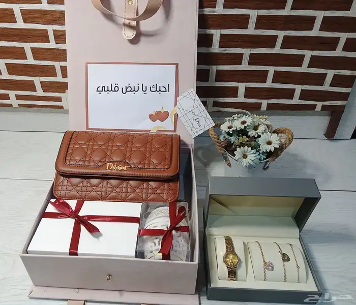 طقم هديه شنطه ديور مع طقم ساعه 2