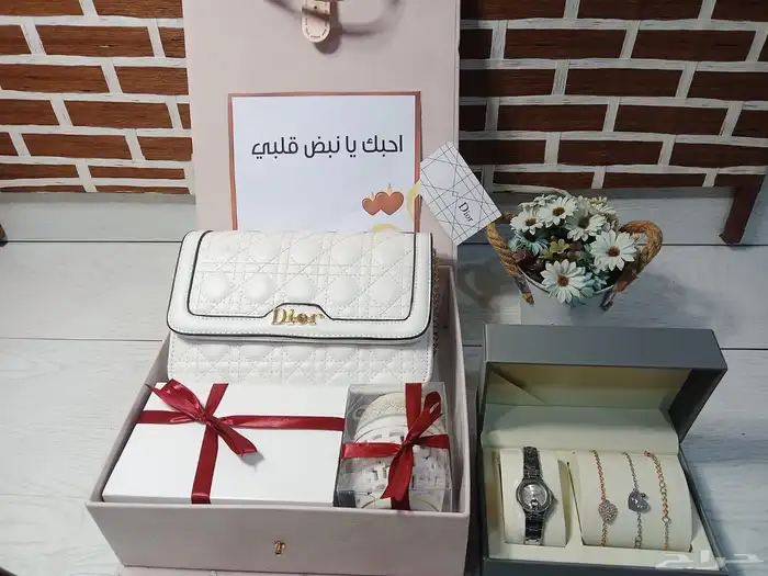 طقم هديه شنطه ديور مع طقم ساعه 5