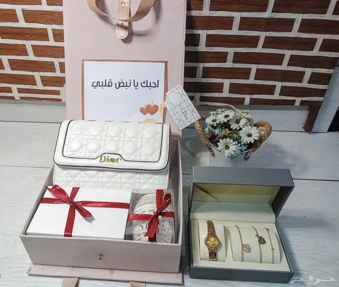 طقم هديه شنطه ديور مع طقم ساعه 0
