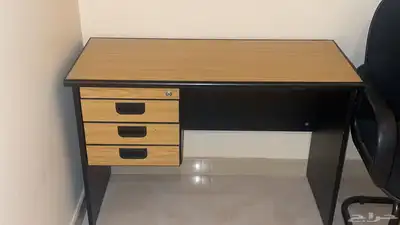 مكتب حالته ممتازة جد ا مافيه اي عيب او مخوش مع كرسي 0