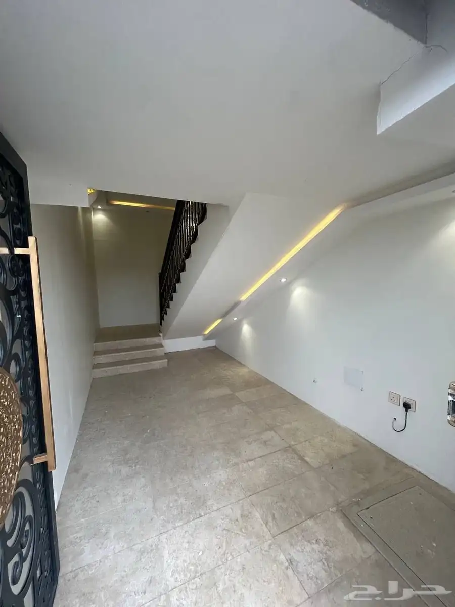 ارواف VIP للبيع على شارعين 10