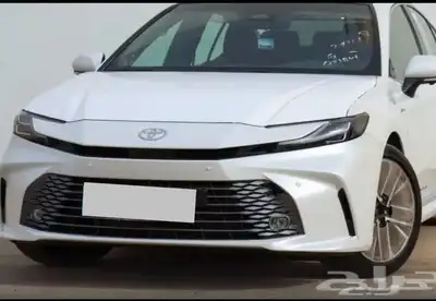 تويوتا كامري لومير هايبرد 2025 ابيض لؤلؤي 3