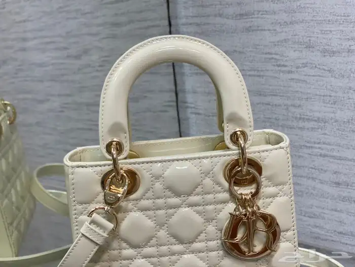 شنطة ليدي ديور سمول ابيض   كوبي ماستر 1