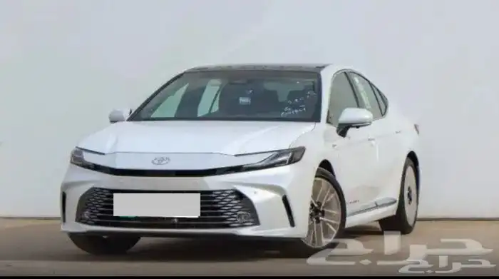تويوتا كامري لومير هايبرد 2025 ابيض لؤلؤي 1