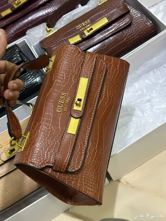 شنط هاي كواليتي جميع الماركات بسعر200 فقط 54