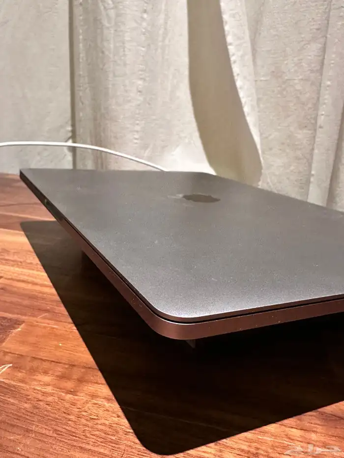 (تم تنزيل السعر) ماك بوك برو 2020 13 MacBook Pro 8