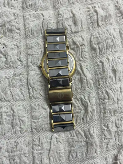 ساعه ايسنس 1