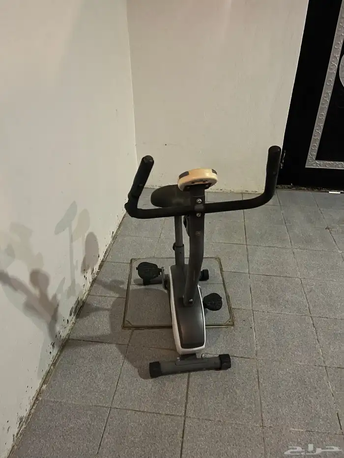 جهاز رياضي وسرير اطفال كلها نظيفة 1