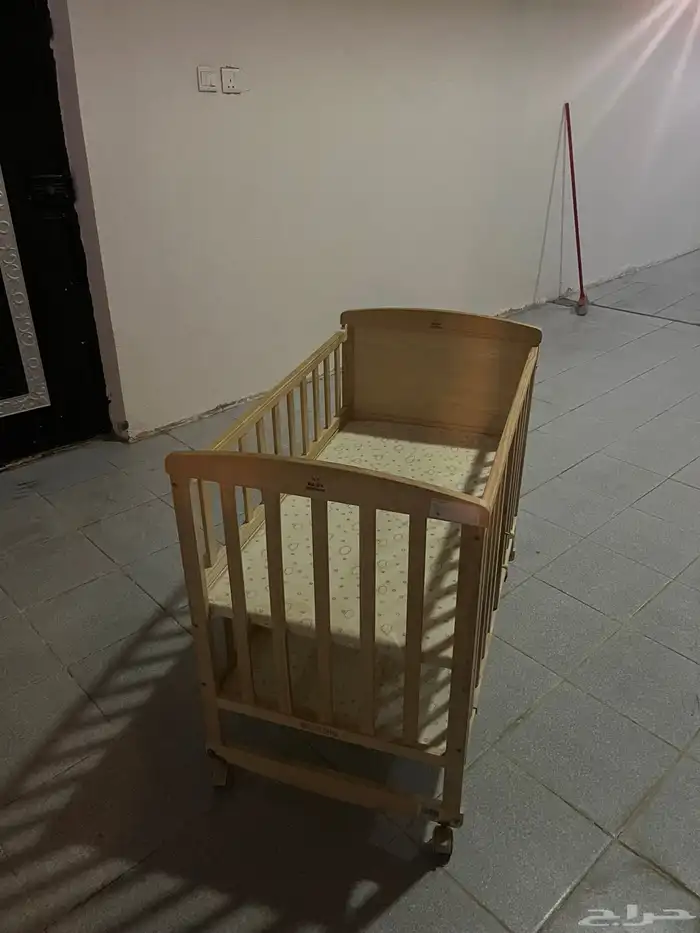 جهاز رياضي وسرير اطفال كلها نظيفة 4