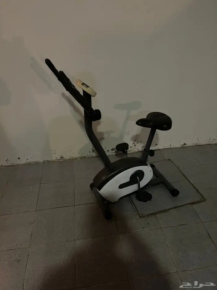 جهاز رياضي وسرير اطفال كلها نظيفة 0