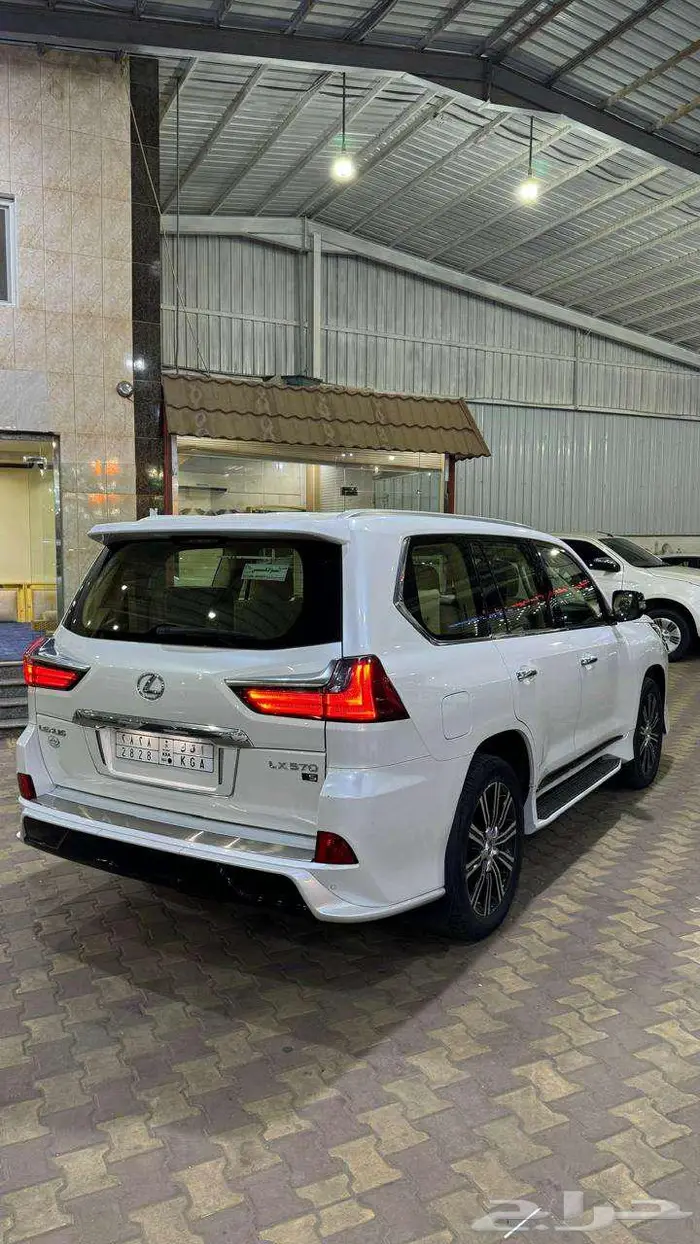 لكزس LX 570 موديل 2020 13