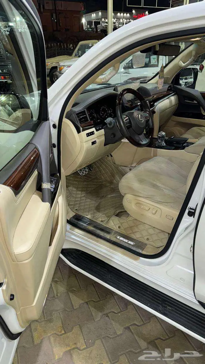 لكزس LX 570 موديل 2020 8