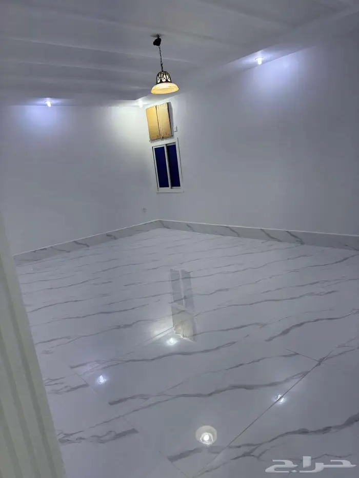 للايجار شقة ف جده حي المروه مكونه 7 غرف نوم 10