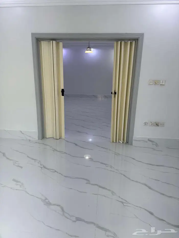 للايجار شقة ف جده حي المروه مكونه 7 غرف نوم 11