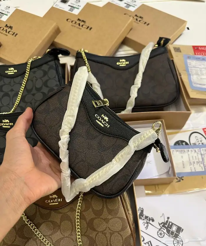 كعب ماركة عده تشكيلات مختلفه وايضا شنط كوتش 43