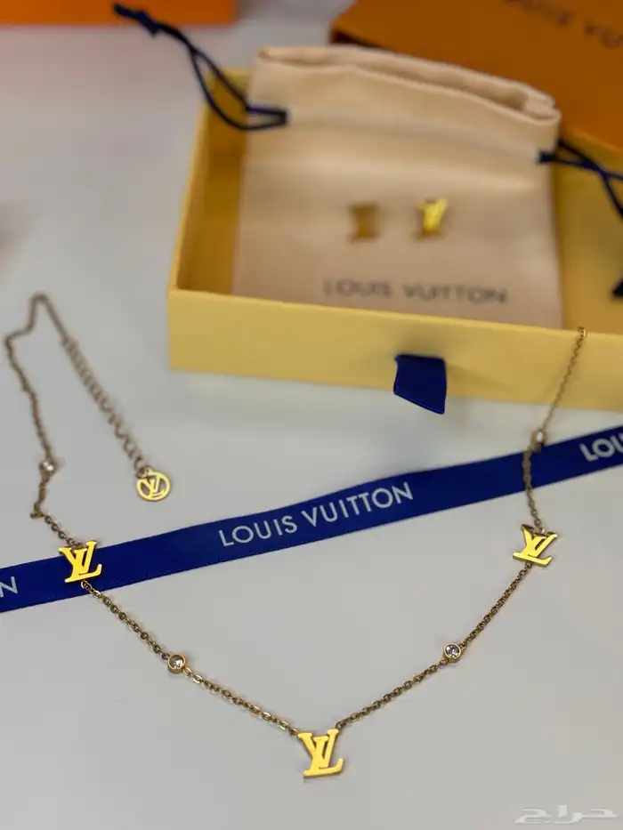 سلسلة و حلق مع ملحقات لويس فيتون ب 99 ريال 1