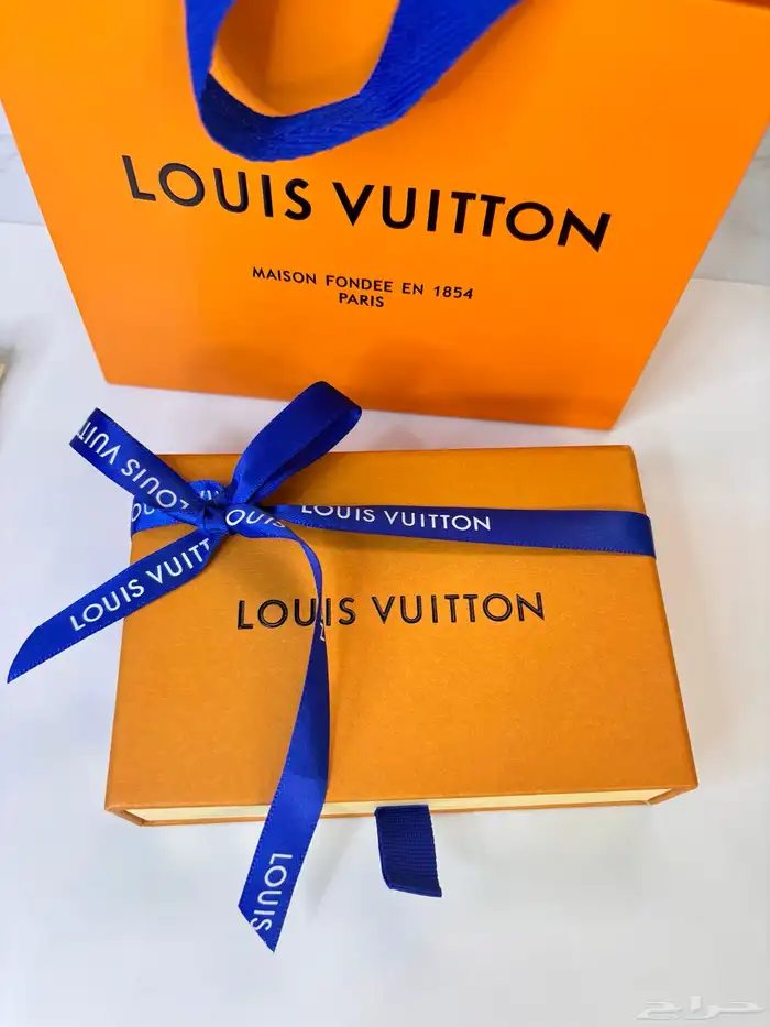 سلسلة و حلق مع ملحقات لويس فيتون ب 99 ريال 2