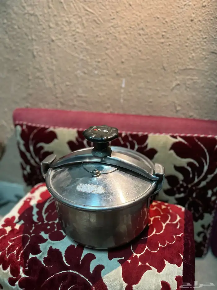 قدر سب الفرنسي من النوادر 0