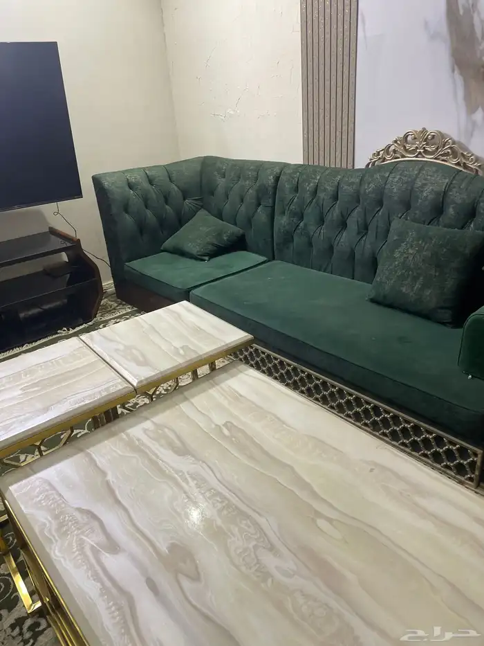 كنب لل بيع سبع قطع مع الطاولات 3
