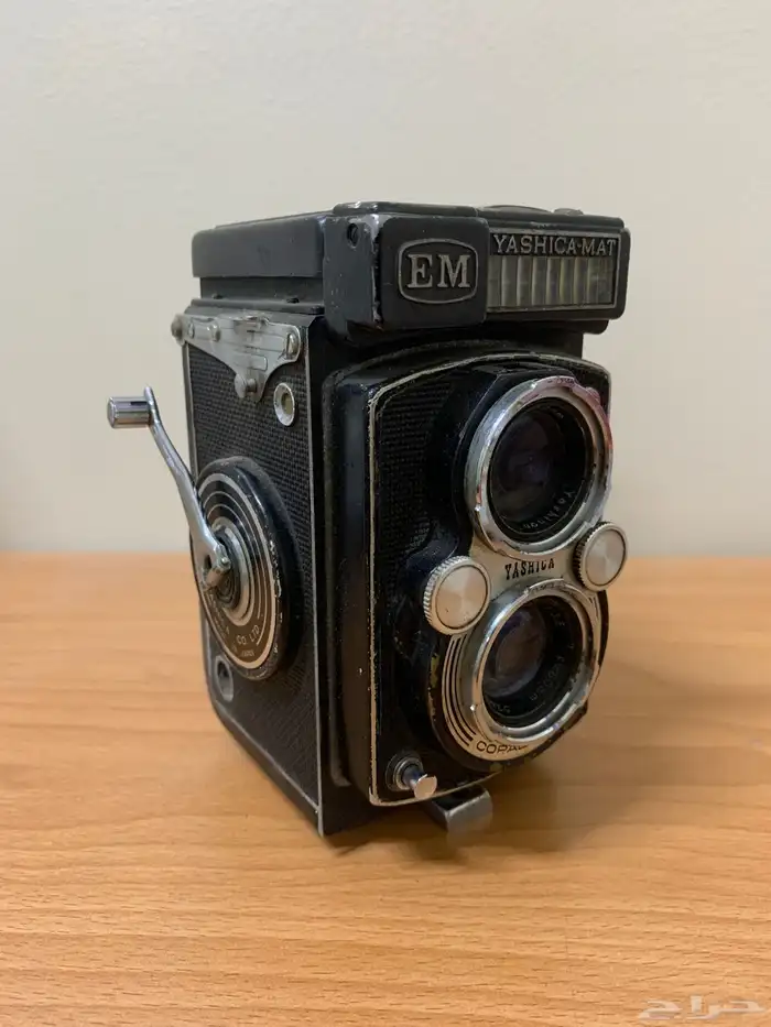 كاميرا قديمة YASHICA 7
