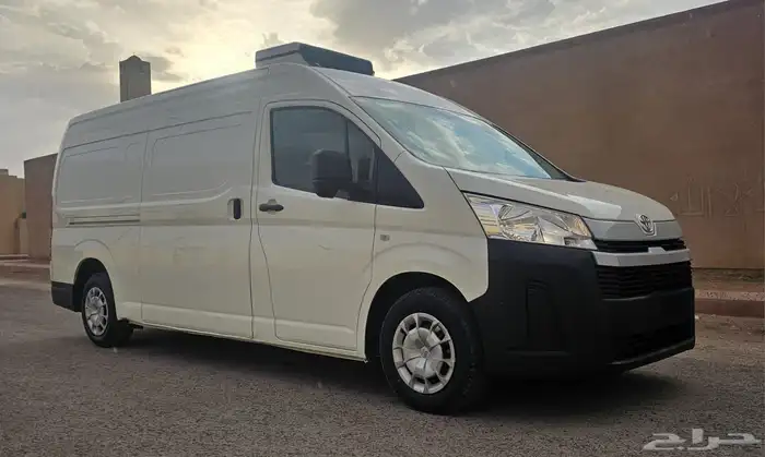 باص تويوتا هايس 2023 سقف عالي ثلاجة 1