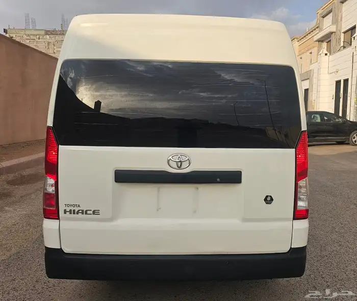 باص تويوتا هايس 2023 سقف عالي ثلاجة 4