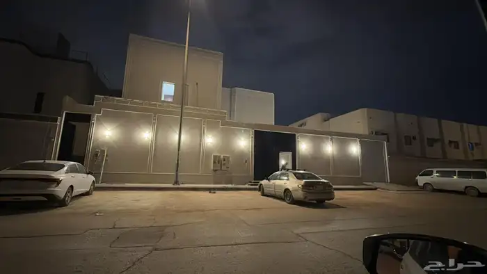 سعودي مشرف على ترميم مباني وفلل وعماير قديمة 0