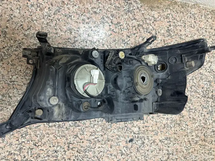 للبيع شمعة وشبك لاند كروزر 2008 1