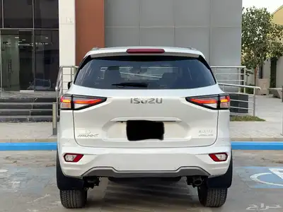 جيب ايسوزو MU-X 2023 3