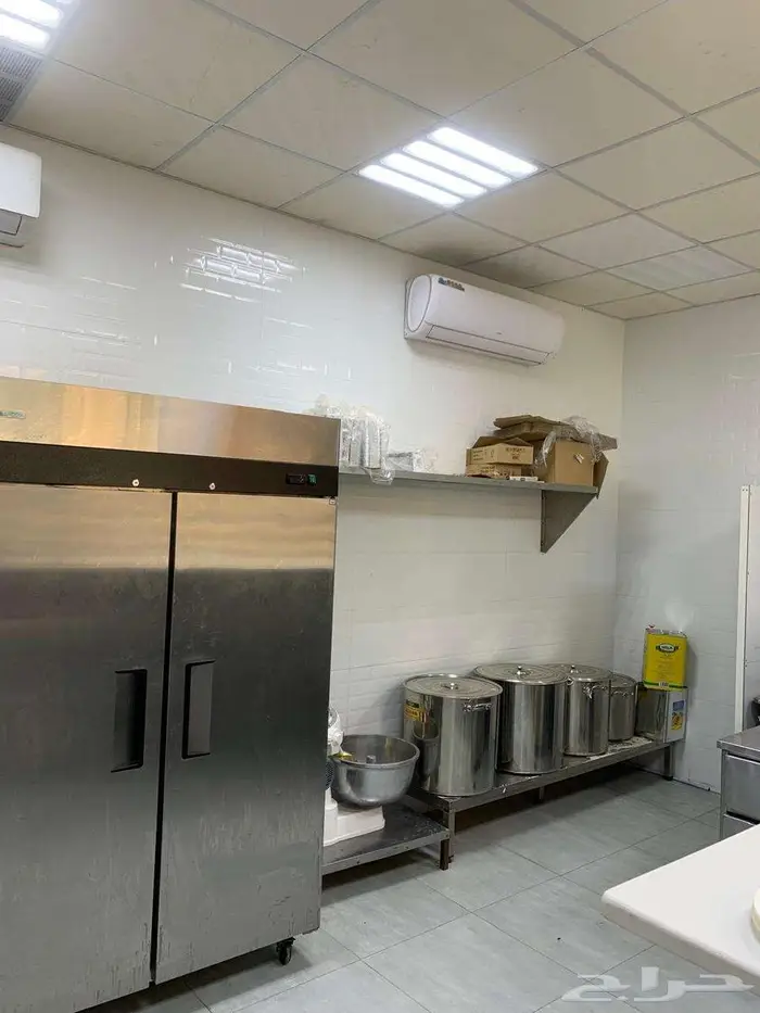 تم البيع  بوفية مميزة للتقبيل بجميع أغراضها 15