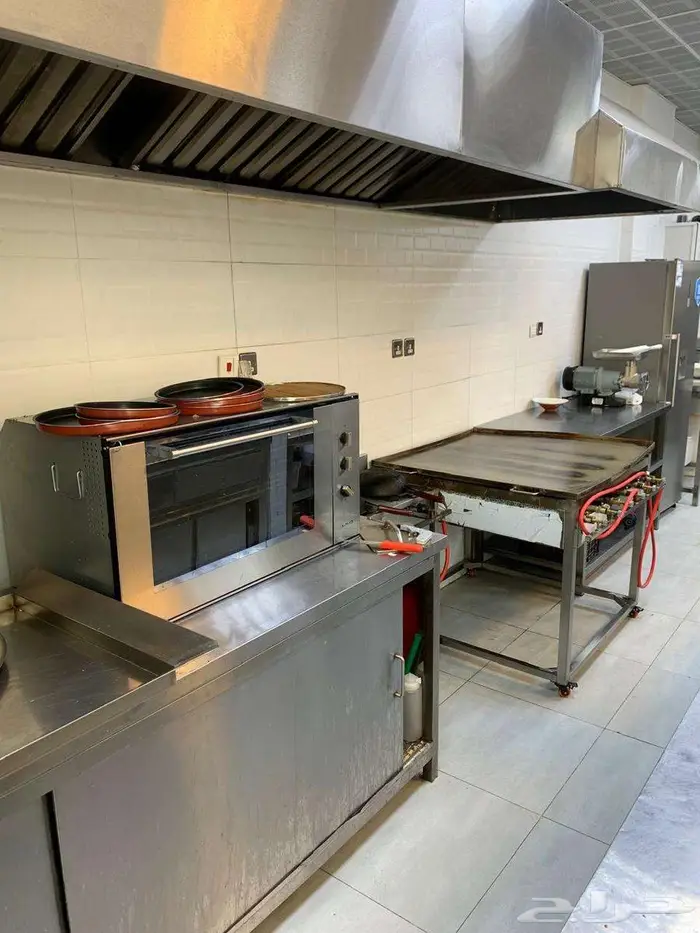 تم البيع  بوفية مميزة للتقبيل بجميع أغراضها 9