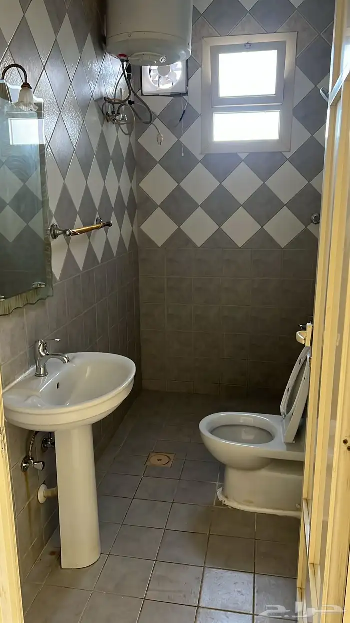 شقة مع سطح للايجار 1