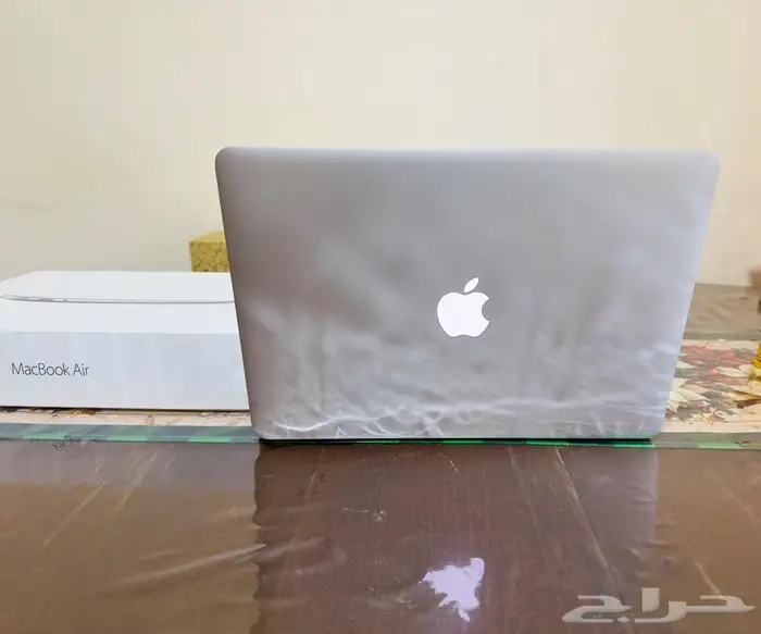 13-inch MacBook Air with box 1