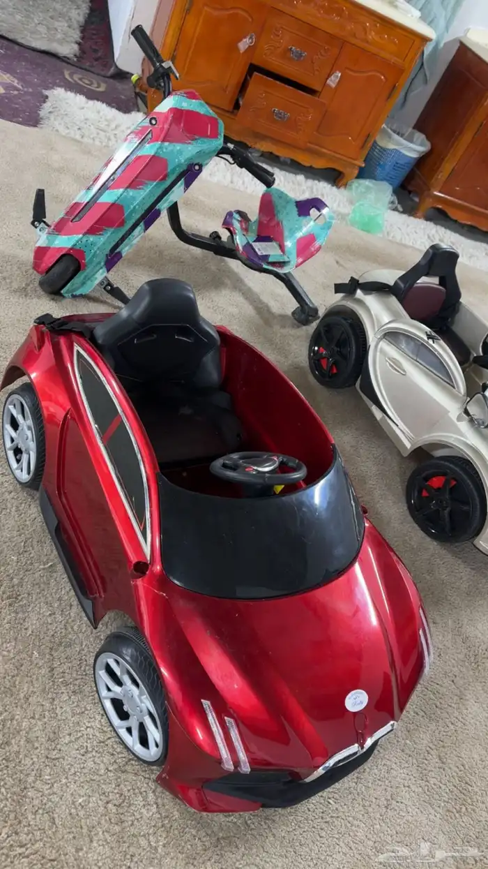 سيارة أطفال حمراء 0