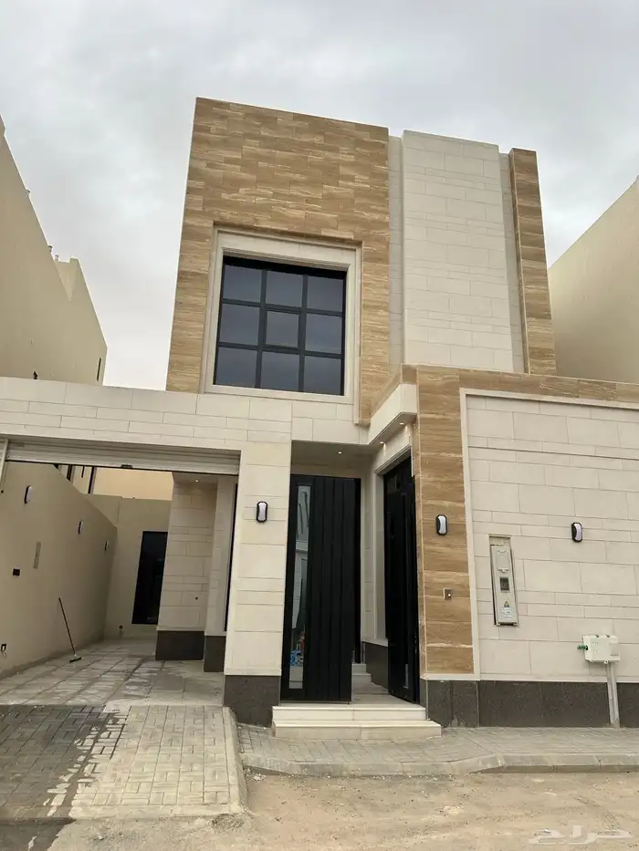 للبيع 3 فلل حي الرمال مساحة 225 م دورين وملحق 1