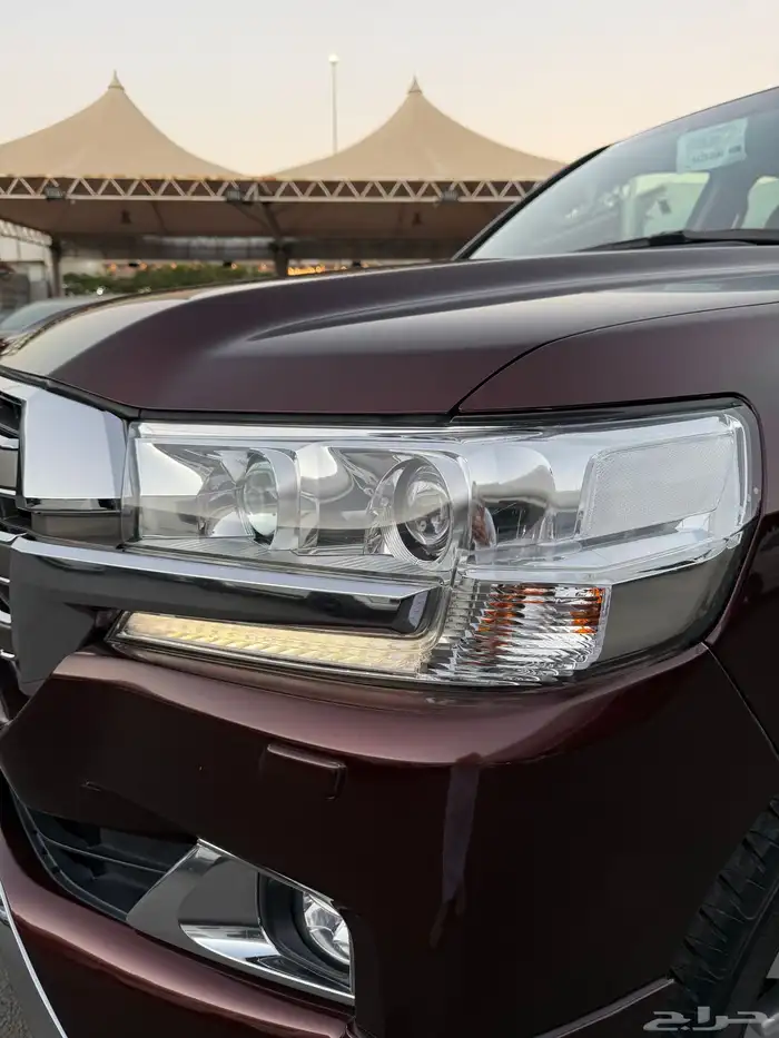 لاندكروزر VXR2016 عداد100 الف فقط وكاله 41