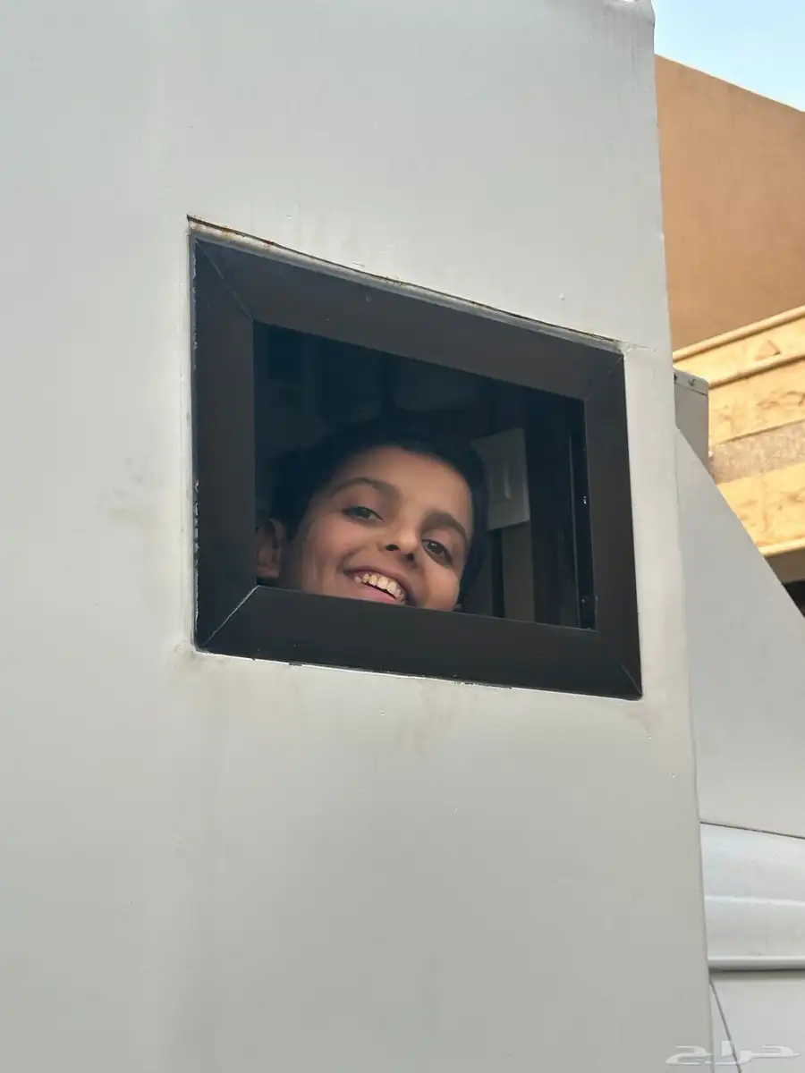 كرفان للبيع غرفة مع سريرين ودوره مياه مكيف خزان مياه 2